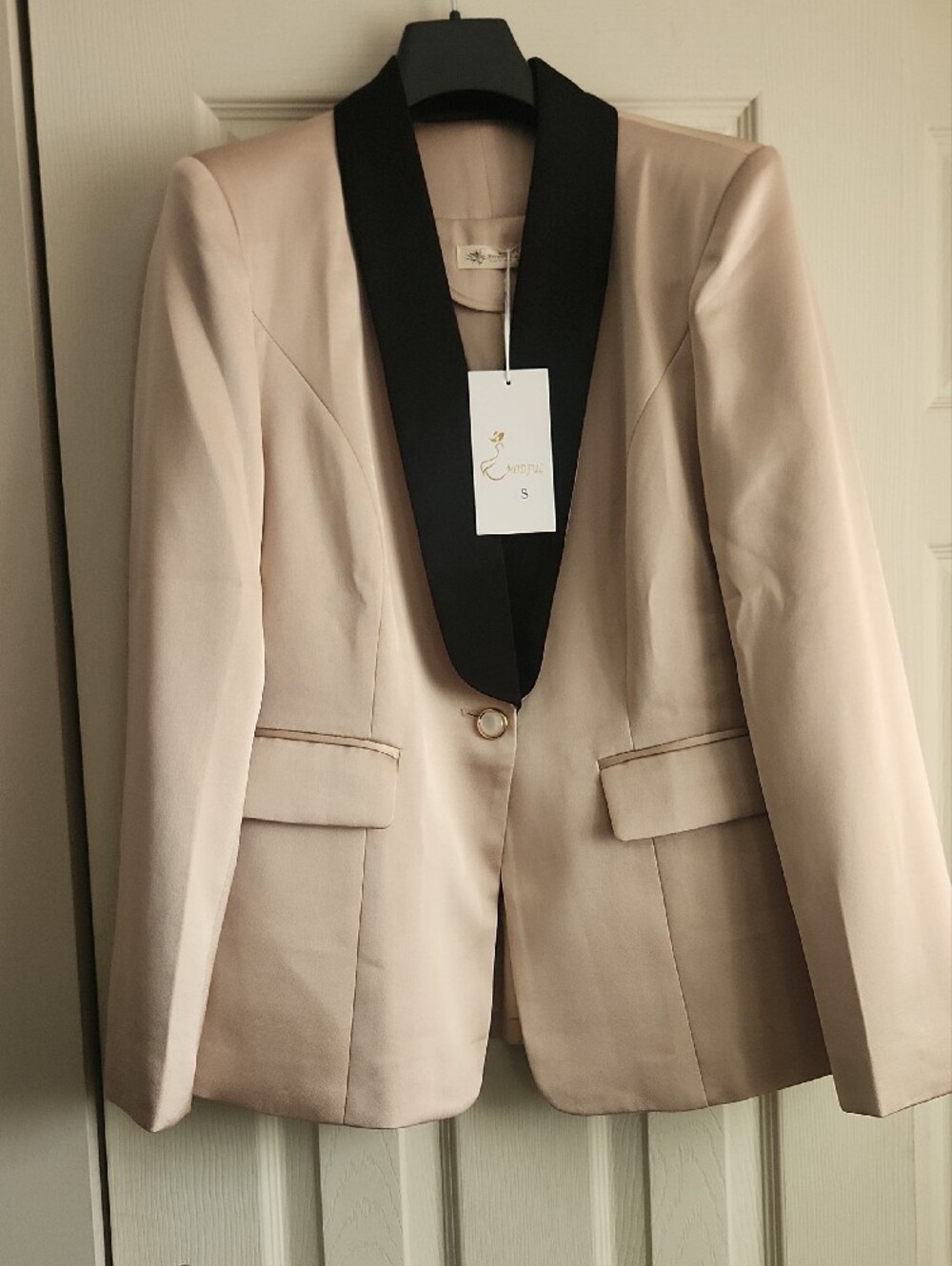 Beige Women's Two-Piece Suit with Black Satin Lapel - Picture 4 of 6